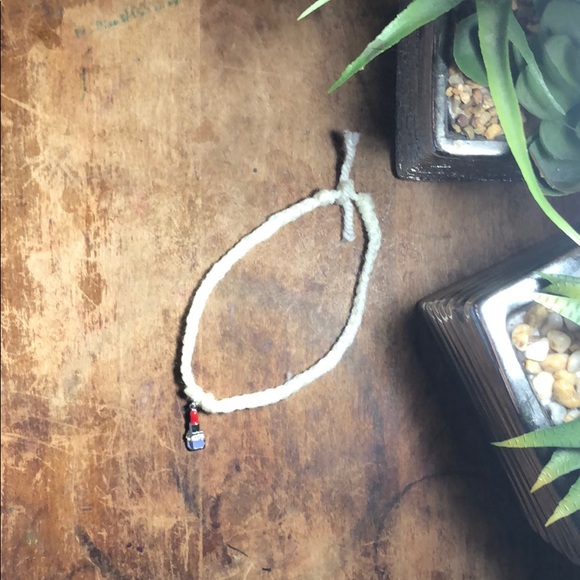 WHITE CHOKER WITH CHARM - Picture 1 of 4